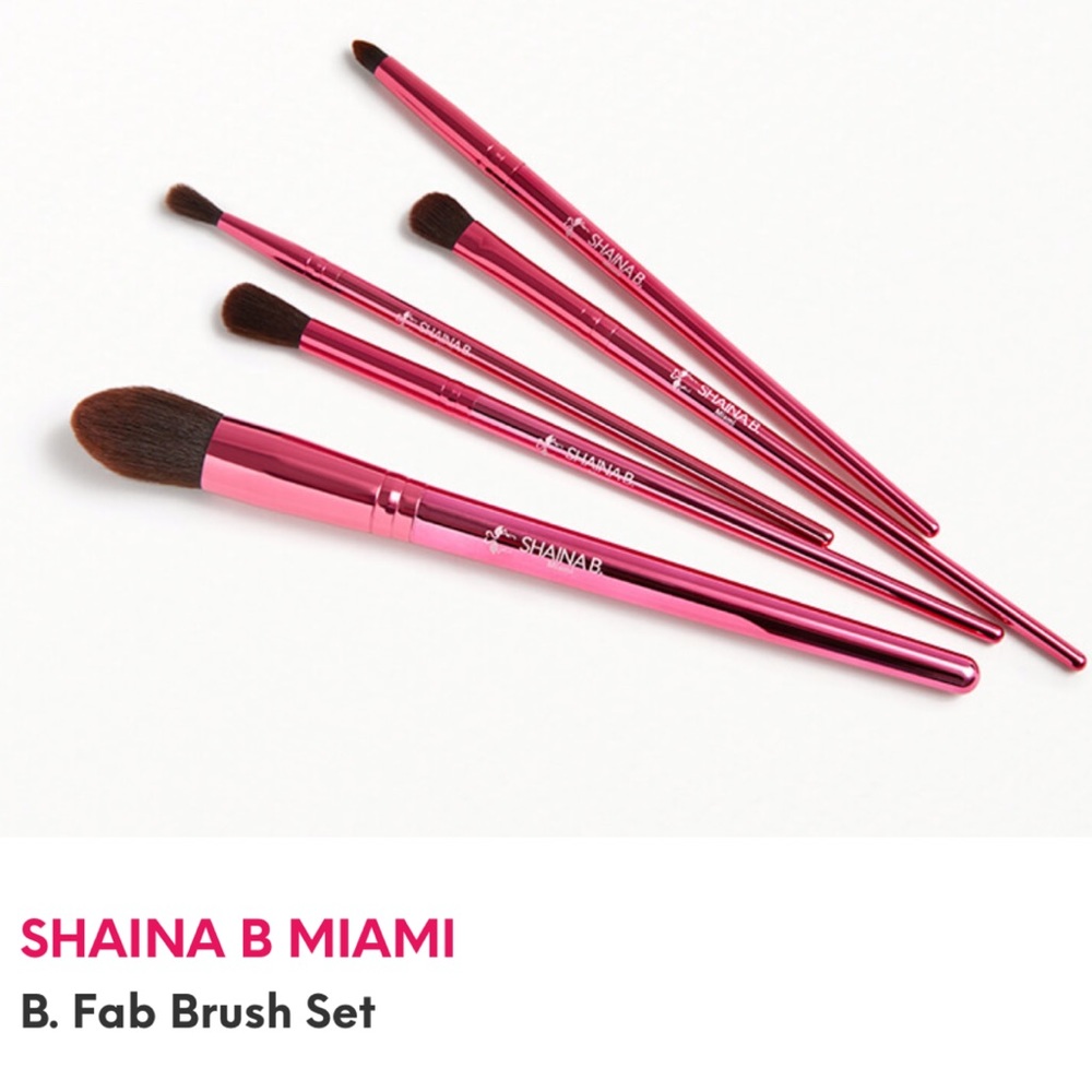 SHAINA B. Fab brush set